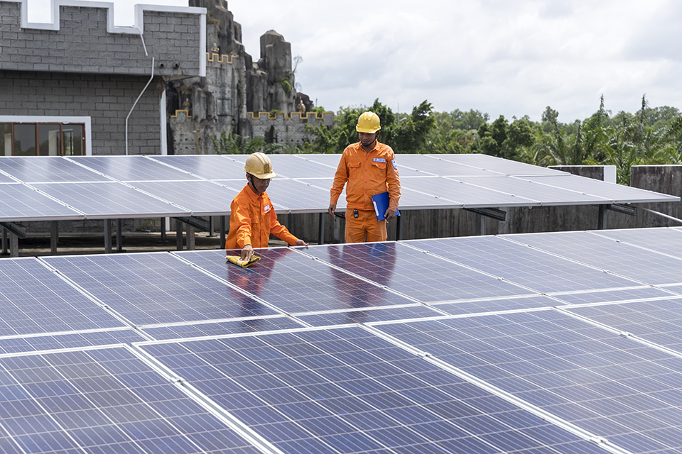 EVNSPC: Thanh toán trên 2.860 tỷ đồng tiền điện mặt trời mái nhà cho khách hàng
