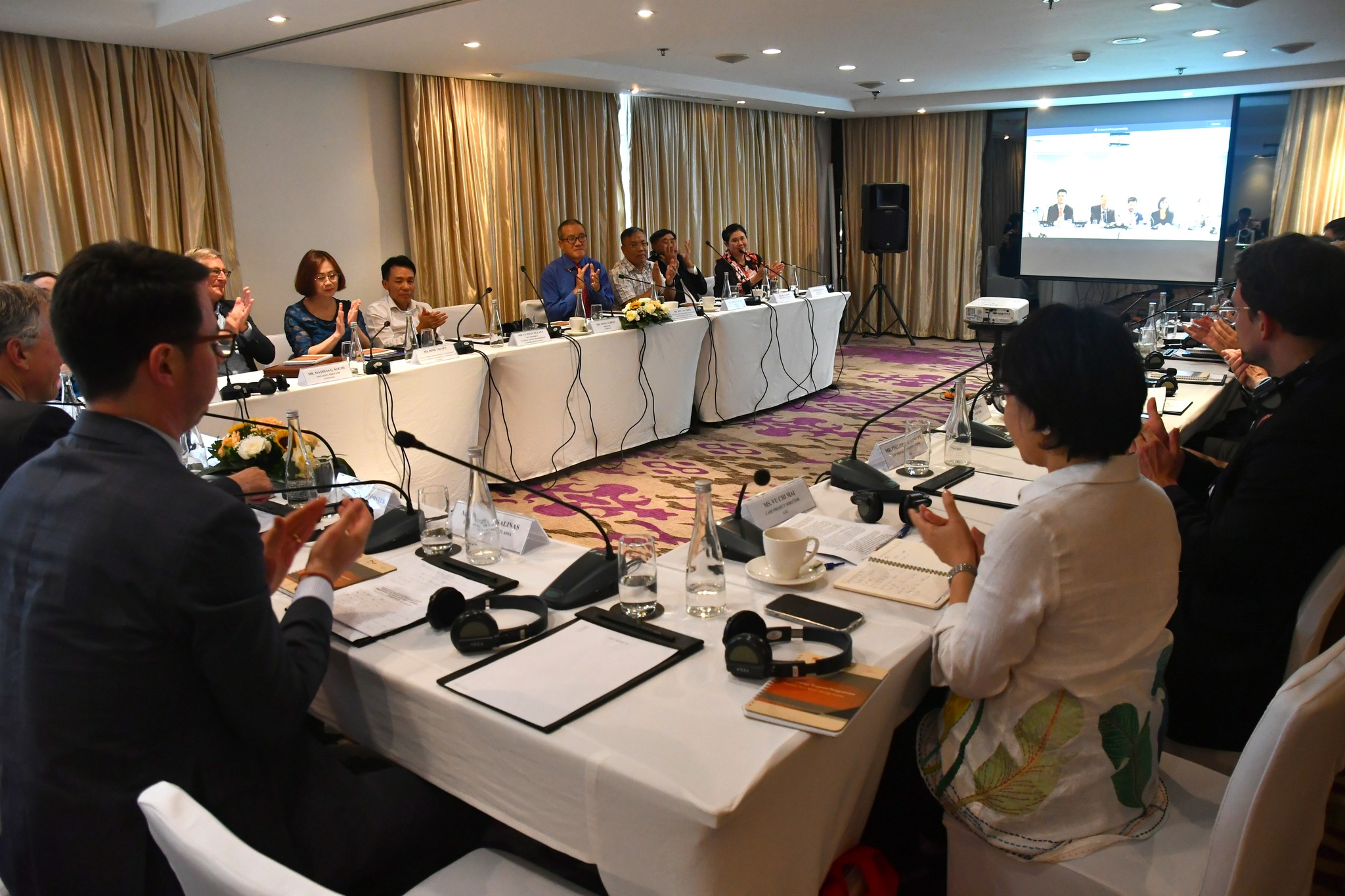 ROUNDTABLE DISCUSSION WITH THE PRIVATE SECTOR ON OPPORTUNITIES AND CHALLENGES IN VIET NAM’S ENERGY TRANSITION